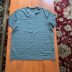 Perry Ellis men’s gray v neck tee, size large